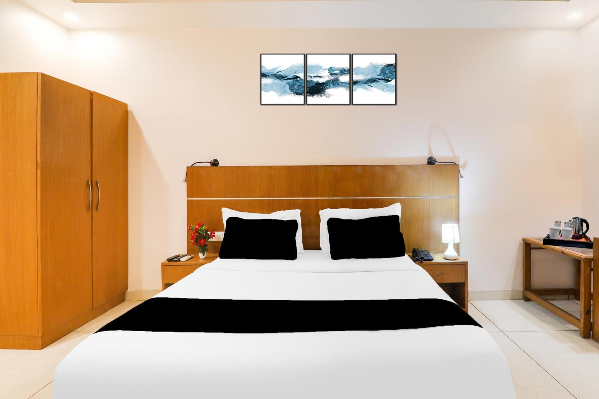 Chinhat Super Townhouse Viraj Khand Formerly Veridian Inn מראה חיצוני תמונה