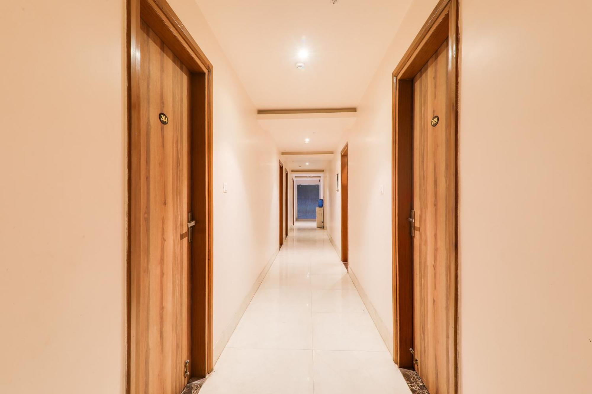 Chinhat Super Townhouse Viraj Khand Formerly Veridian Inn מראה חיצוני תמונה