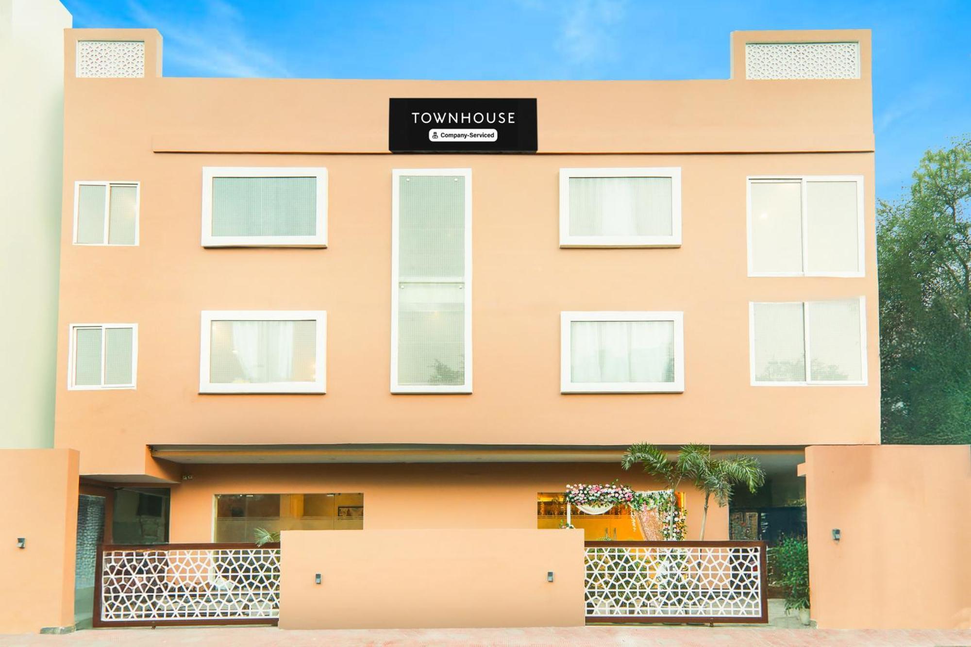 Chinhat Super Townhouse Viraj Khand Formerly Veridian Inn מראה חיצוני תמונה
