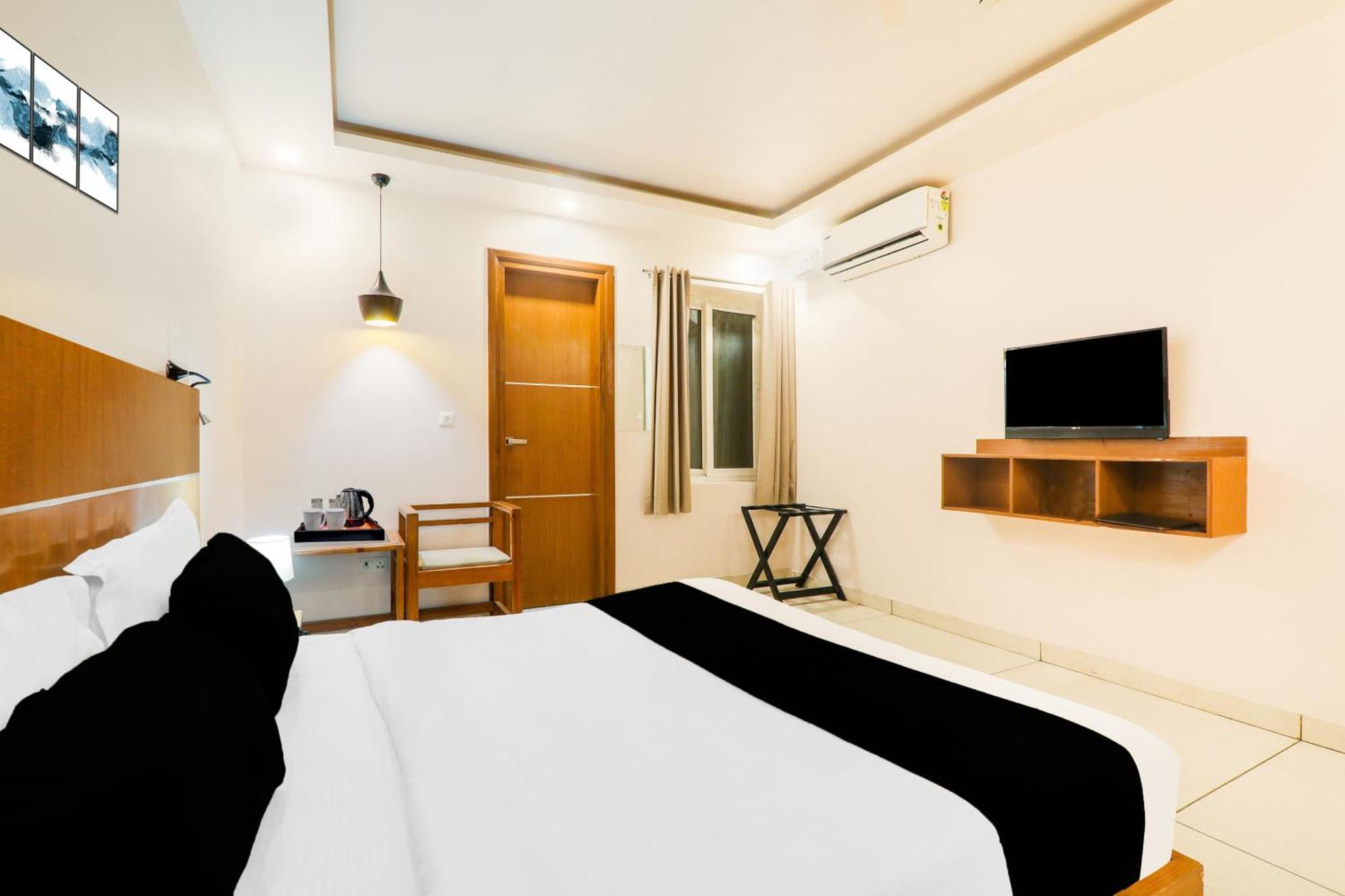 Chinhat Super Townhouse Viraj Khand Formerly Veridian Inn מראה חיצוני תמונה