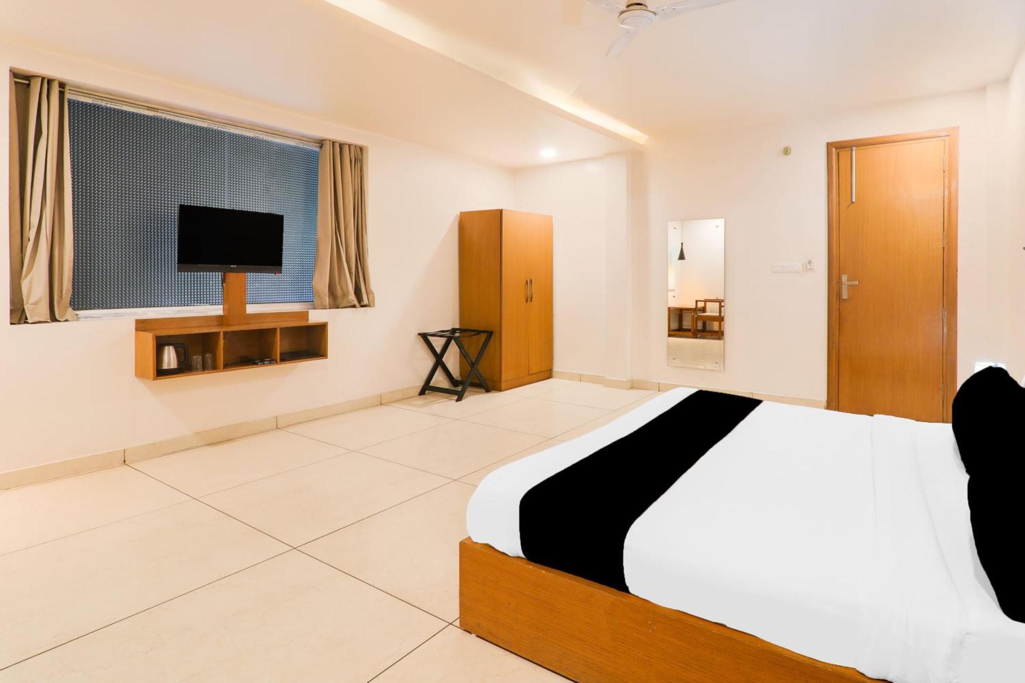 Chinhat Super Townhouse Viraj Khand Formerly Veridian Inn מראה חיצוני תמונה