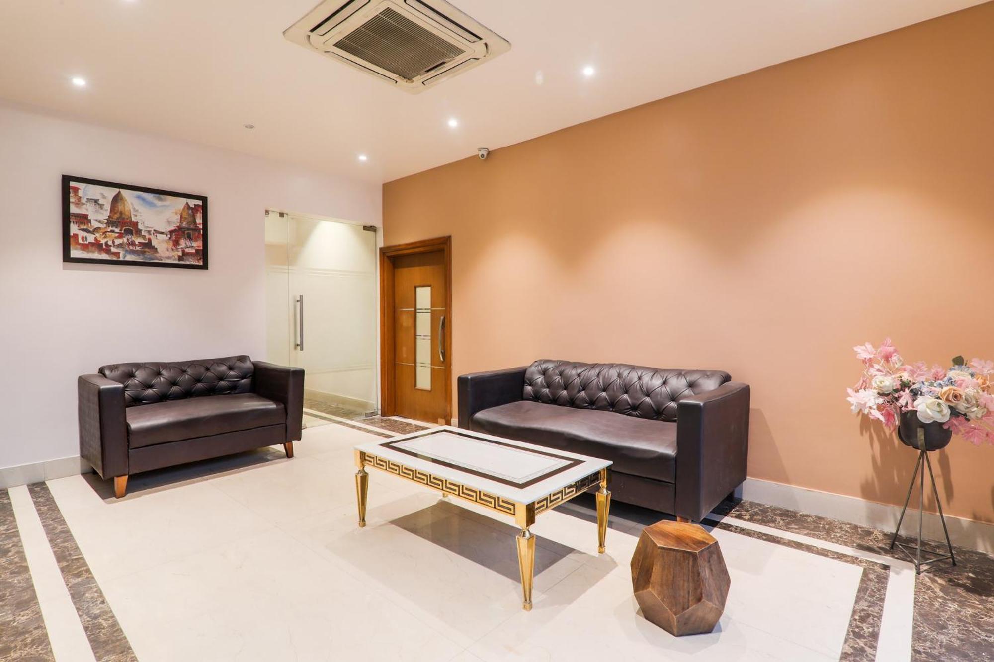 Chinhat Super Townhouse Viraj Khand Formerly Veridian Inn מראה חיצוני תמונה