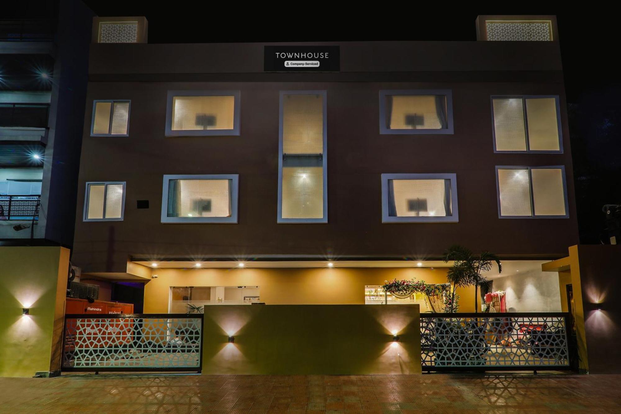 Chinhat Super Townhouse Viraj Khand Formerly Veridian Inn מראה חיצוני תמונה