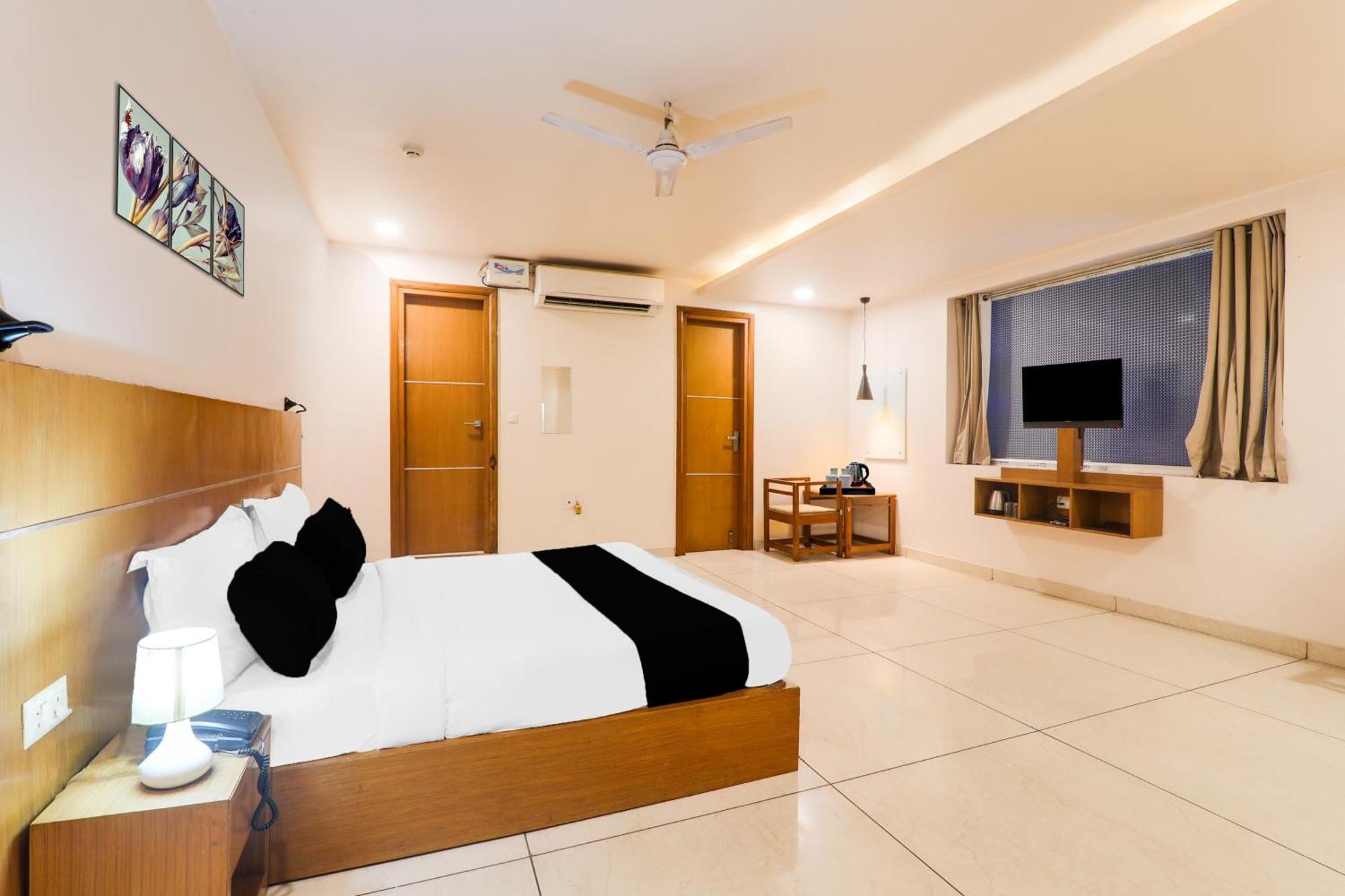 Chinhat Super Townhouse Viraj Khand Formerly Veridian Inn מראה חיצוני תמונה
